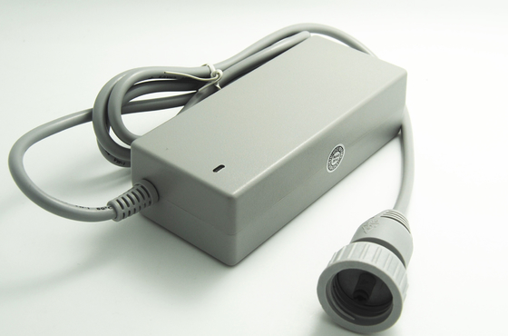 Membersihkan Robot EN61558 Switching Power Supply Adapter, OEM / ODM C6 / C8 / C14 2 Pins / 3 Pins