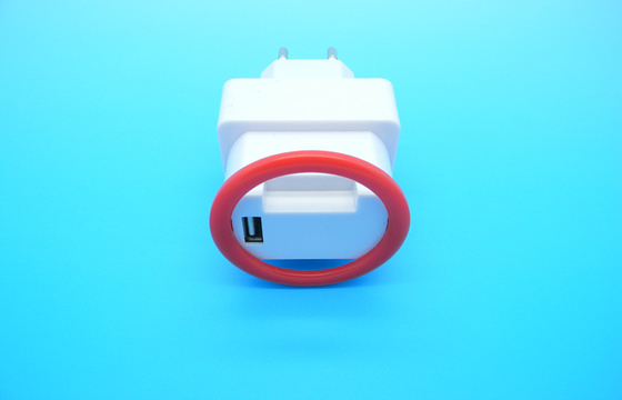 5V 2000mA Universal USB Travel Charger untuk Smartphone / Tablet / IPhone