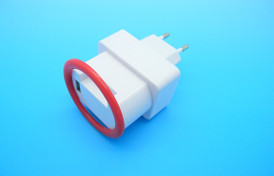 5V 2000mA Universal USB Travel Charger untuk Smartphone / Tablet / IPhone