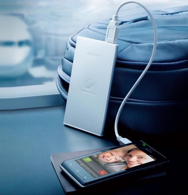 Hitam Putih 5V Mobile Power Supply / 7000MAH Portable Power Bank