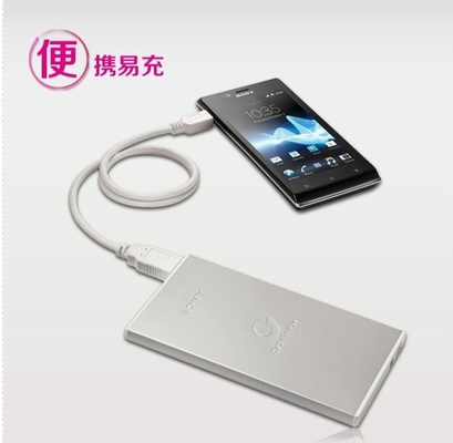 Hitam Putih 5V Mobile Power Supply / 7000MAH Portable Power Bank