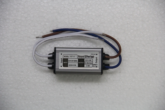 Portabel 5W 300mA Waterproof LED Power Pasokan 18V DC EMC Dengan Constant Current
