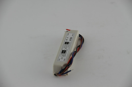 Kecerahan tinggi 12V 20W tegangan konstan LED Driver Waterproof dengan Universal AC
