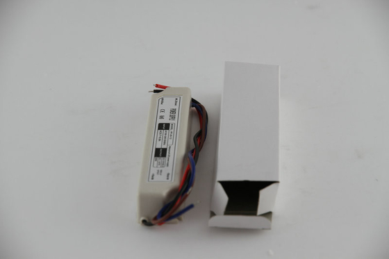 Kecerahan tinggi 12V 20W tegangan konstan LED Driver Waterproof dengan Universal AC