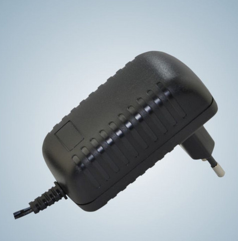 15 Watt listrik AC Universal Adapter EN60950 ringan untuk peralatan rumah tangga